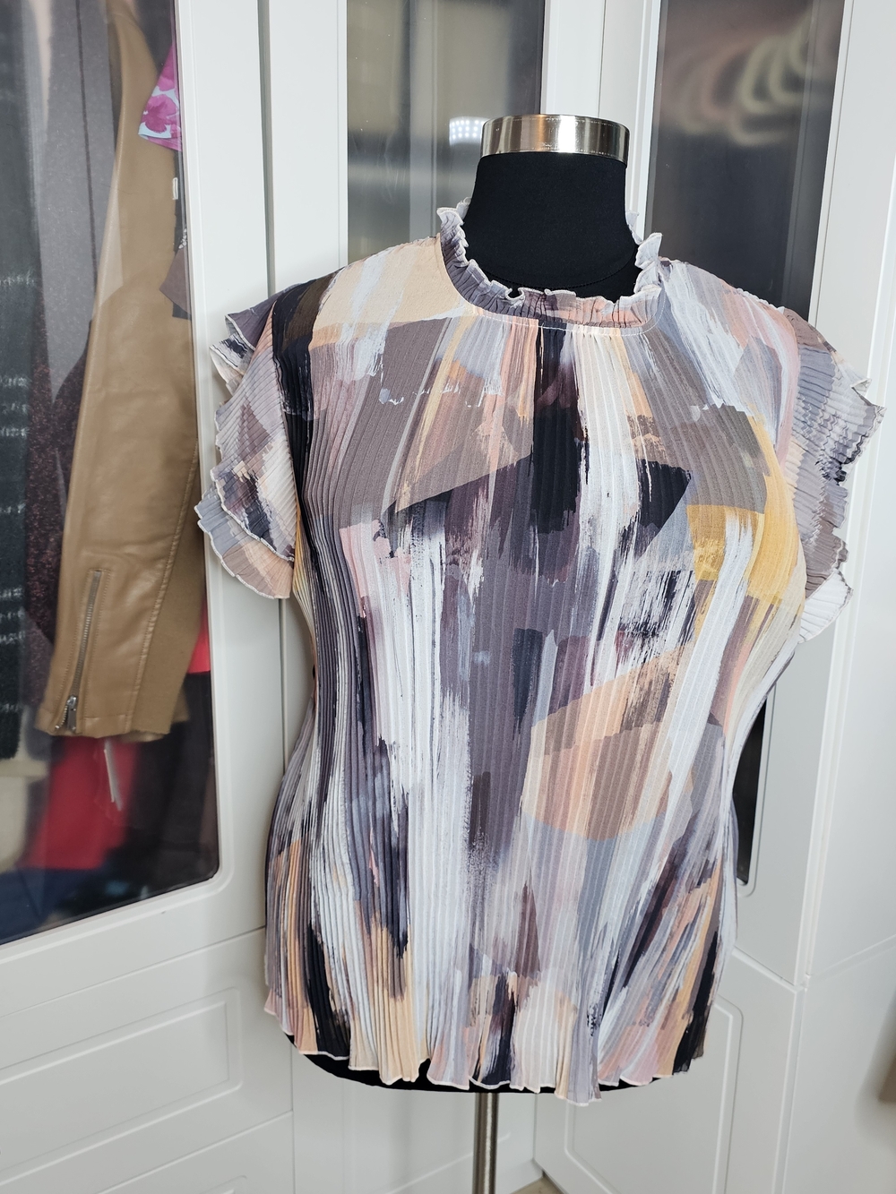 NWT City Chic Abstract Pleated Short-Sleeve Blouse in Blush Multi